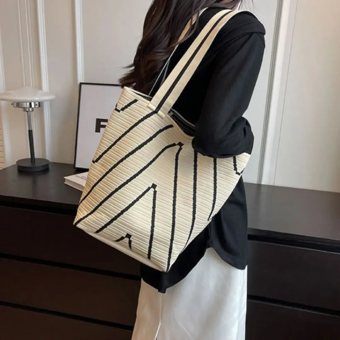 BOLSO TEJIDO A MANO: el toque chic que combina con todo